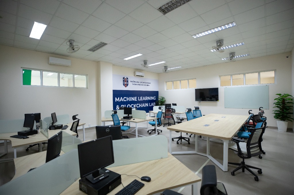 Phòng thực hành Machine Learning & Blockchain